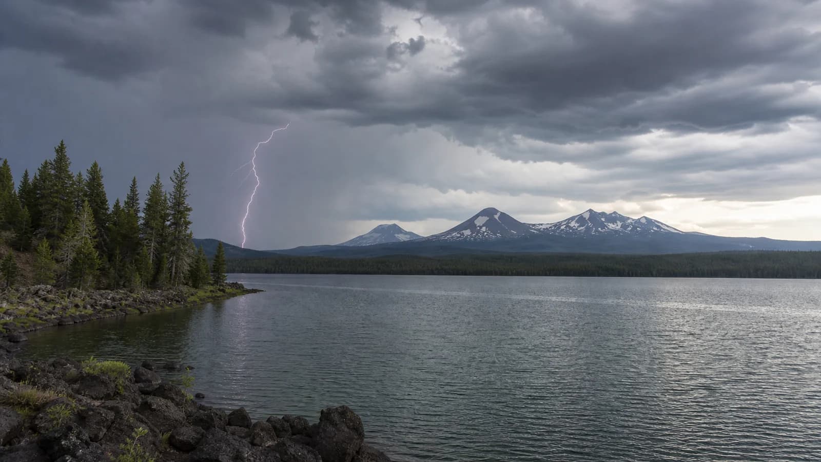 Lightning in Central Oregon: Summer Storm Safety for Hikers and Lakes